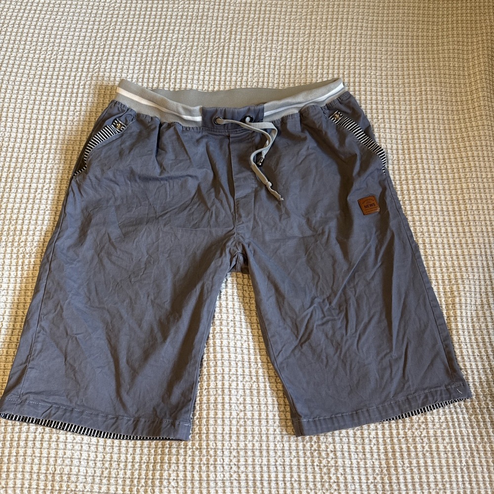 News Elastic Shorts Men's 3XL Leisure Fashion Series Grey Striped Trim‎ Casual